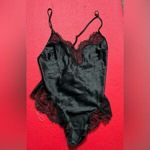 Brand New VS thong negligee in Black . sz Small
